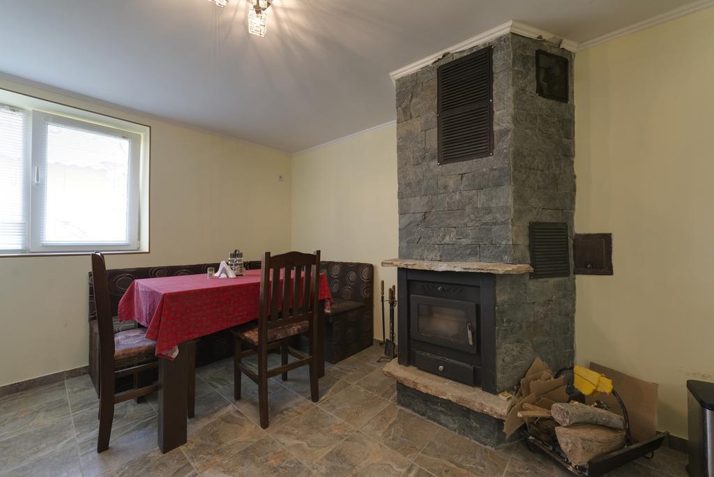 Marinovata Kashta Guest House Veliki Preslav Exterior photo